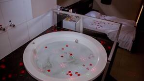 Minibar, individually decorated, free WiFi, linens