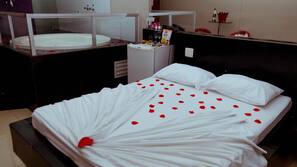 Minibar, individually decorated, free WiFi, linens