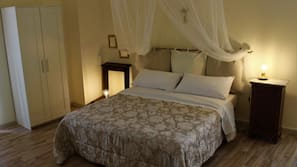 Laptop workspace, blackout drapes, free WiFi, linens