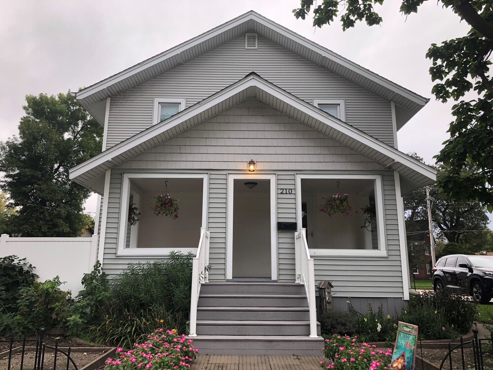 Renovated and Close to everything! Clear Lake Vrbo