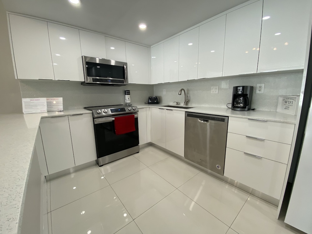 Sunny Isles, Ocean Reserve, 14th floor. Oceanview! Parking included