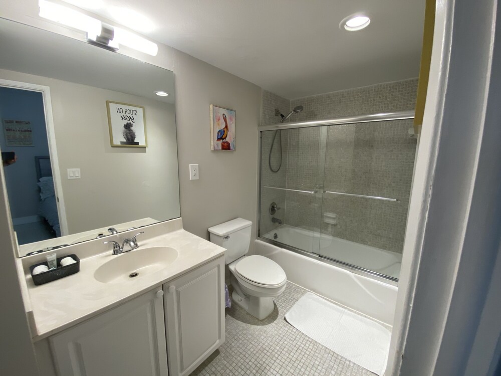 Sunny Isles, Ocean Reserve, 14th floor. Oceanview! Parking included