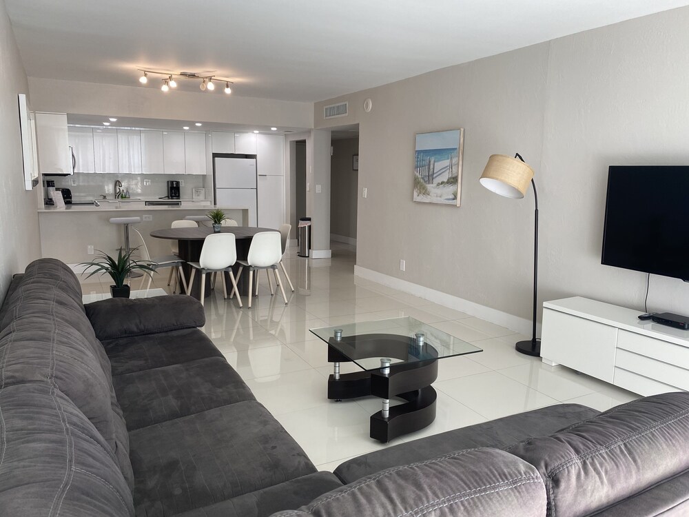 Sunny Isles, Ocean Reserve, 14th floor. Oceanview! Parking included