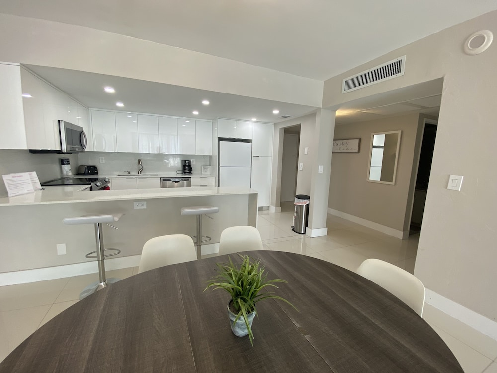 Sunny Isles, Ocean Reserve, 14th floor. Oceanview! Parking included