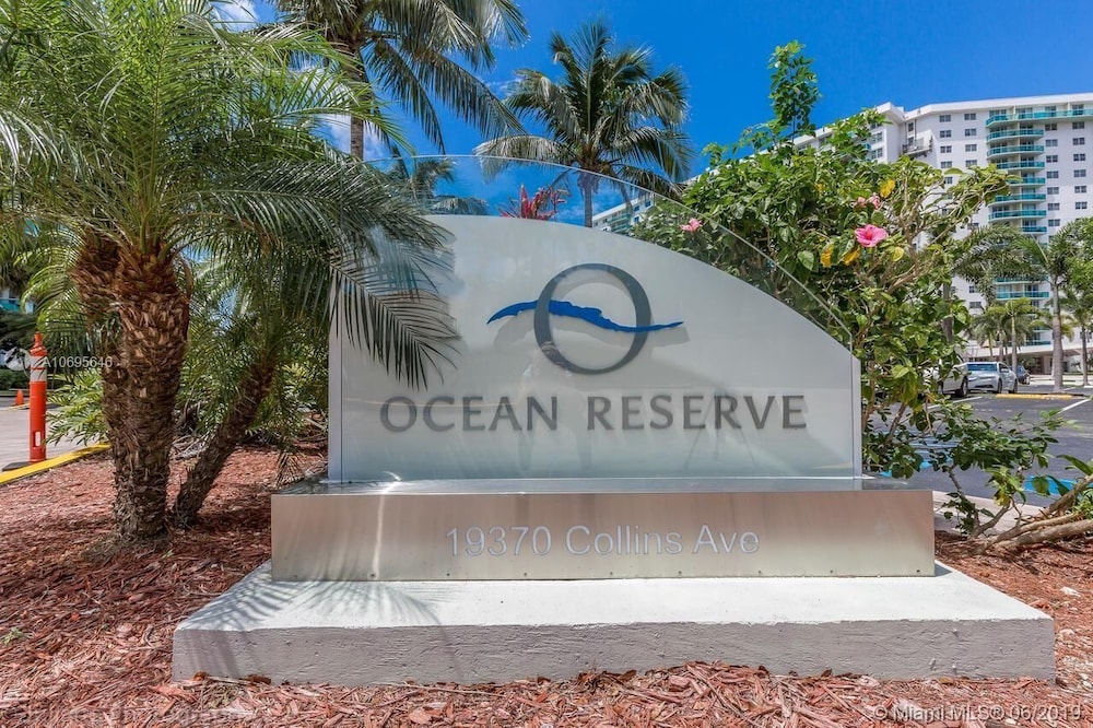 Sunny Isles, Ocean Reserve, 14th floor. Oceanview! Parking included
