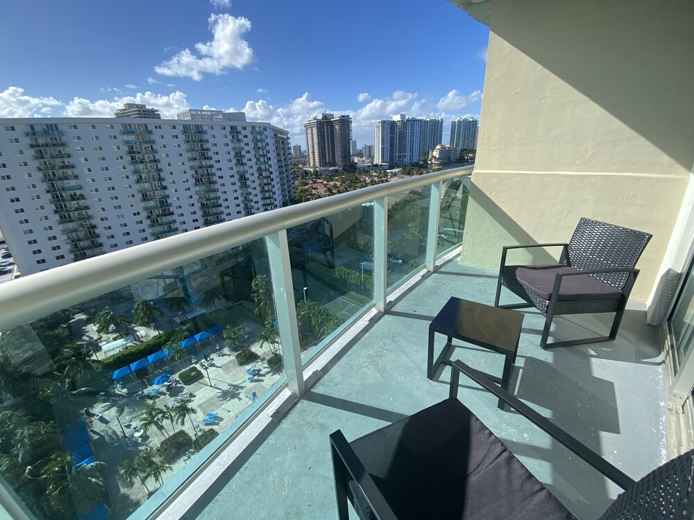 Sunny Isles, Ocean Reserve, 14th floor. Oceanview! Parking included