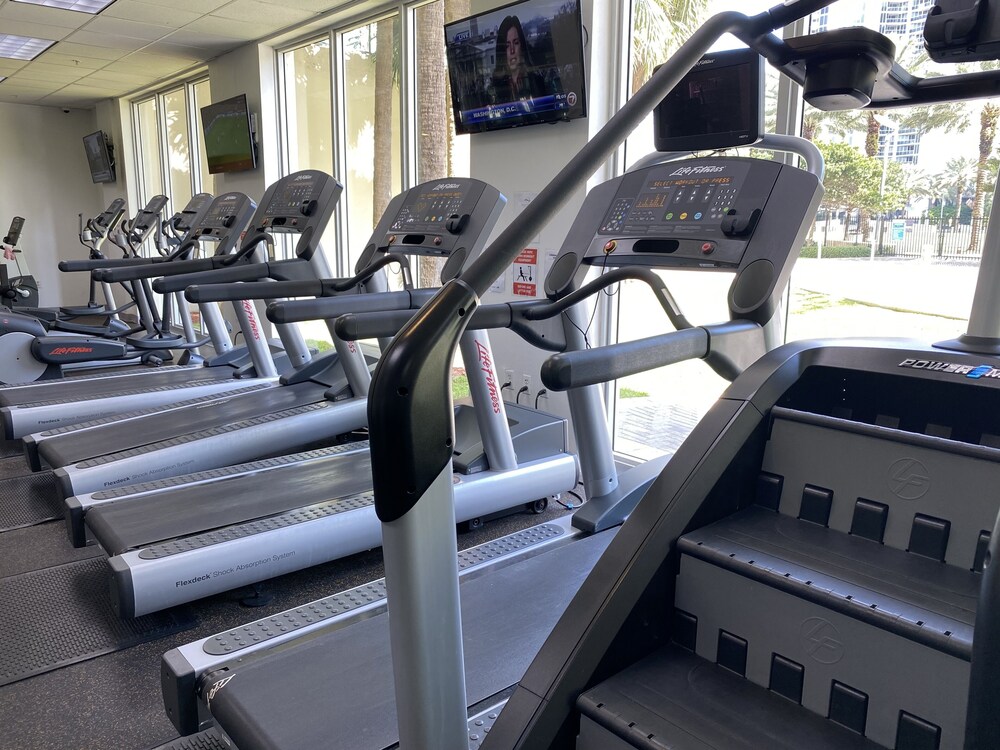 Sunny Isles, Ocean Reserve, 14th floor. Oceanview! Parking included