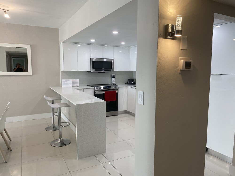 Sunny Isles, Ocean Reserve, 14th floor. Oceanview! Parking included