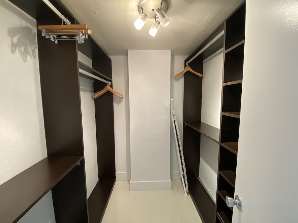 Sunny Isles, Ocean Reserve, 14th floor. Oceanview! Parking included