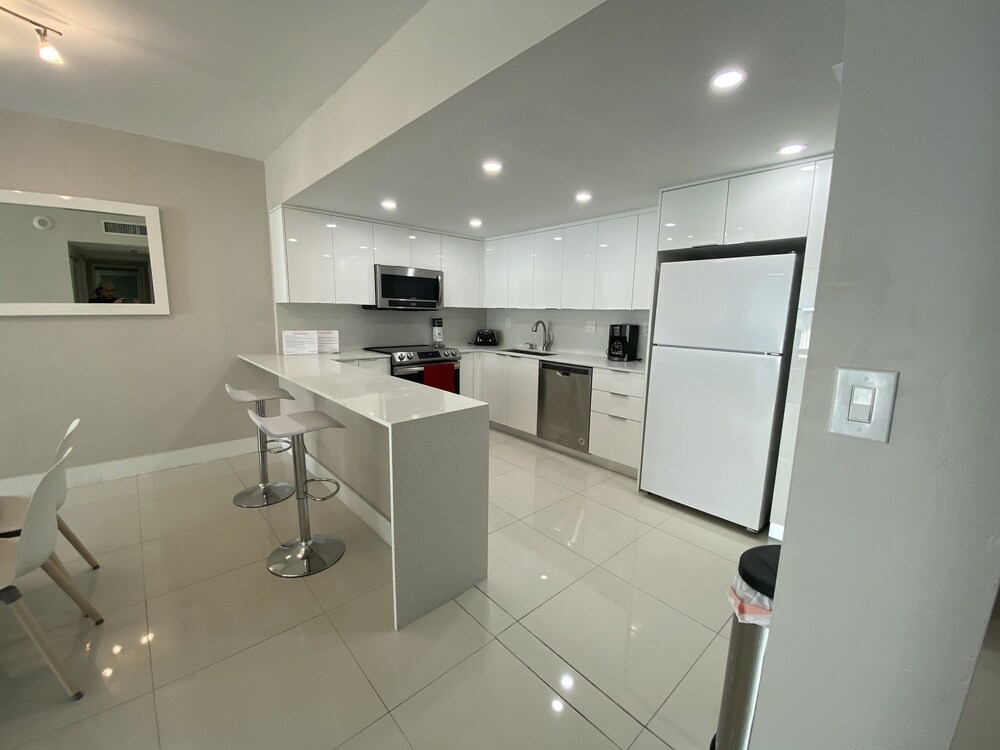 Sunny Isles, Ocean Reserve, 14th floor. Oceanview! Parking included