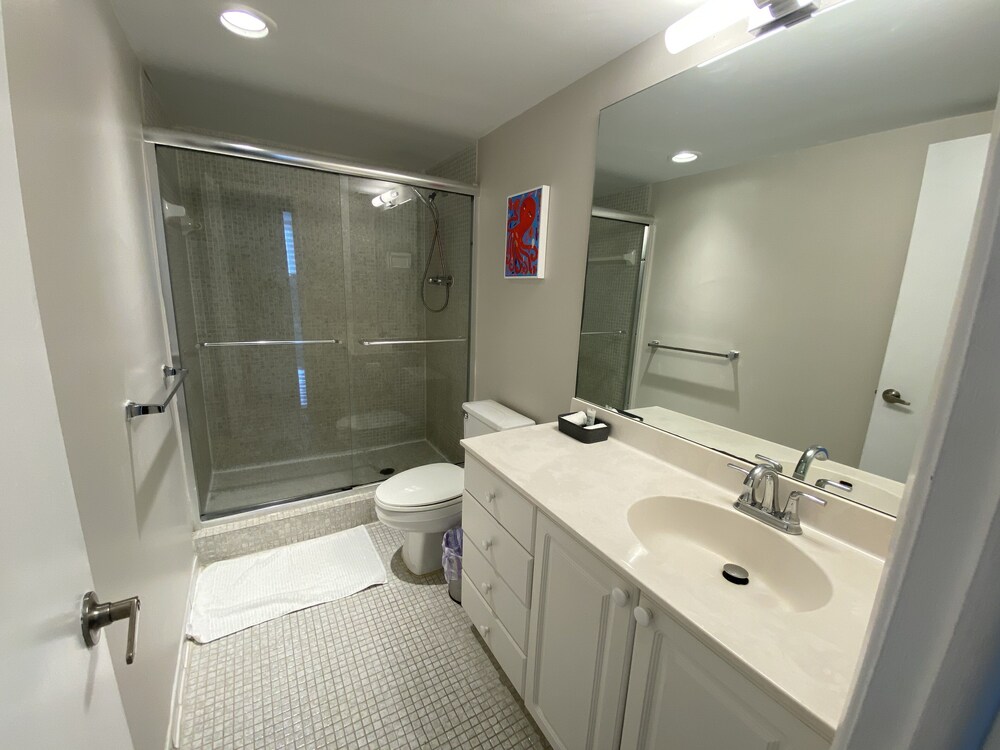 Sunny Isles, Ocean Reserve, 14th floor. Oceanview! Parking included