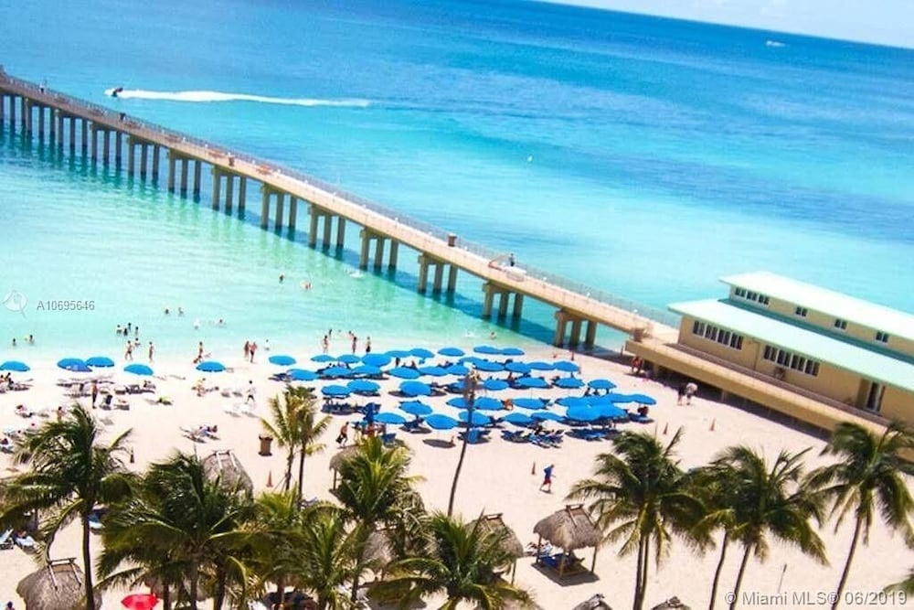 Sunny Isles, Ocean Reserve, 14th floor. Oceanview! Parking included