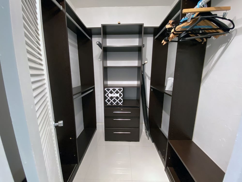 Sunny Isles, Ocean Reserve, 14th floor. Oceanview! Parking included