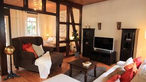 80-cm-Flachbildfernseher mit Satellitenempfang, Fernseher