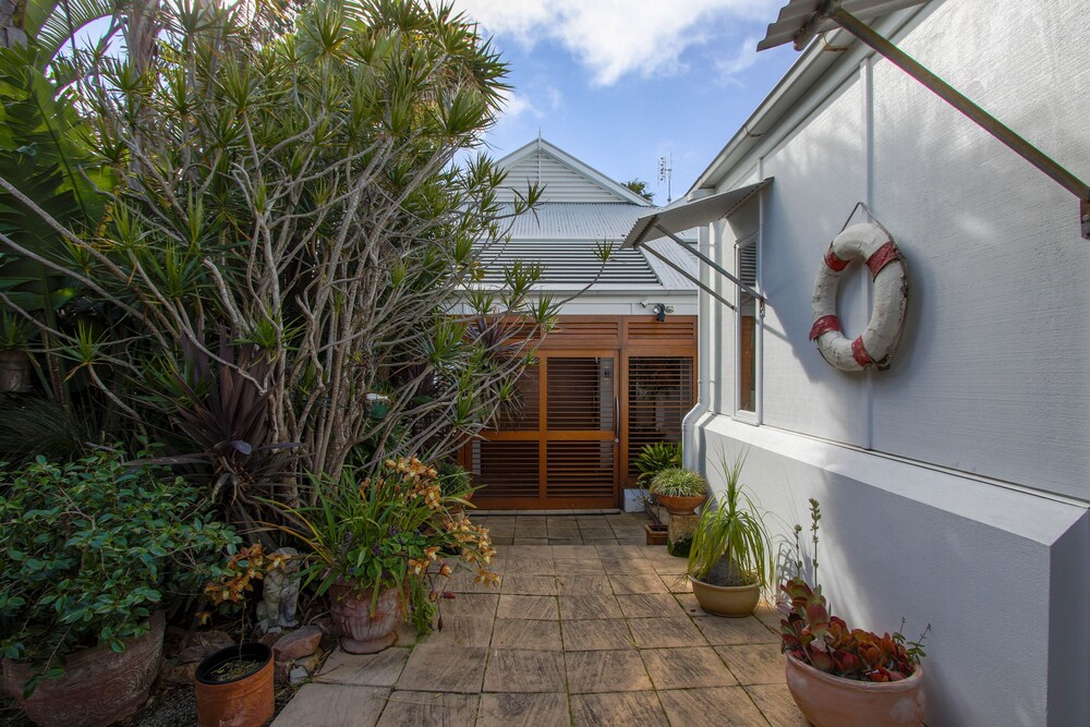 Bancroft Bay Frontage