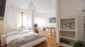 2 bedrooms, iron/ironing board, free WiFi, linens