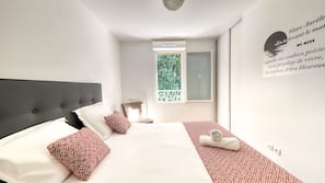 Iron/ironing board, free WiFi, linens