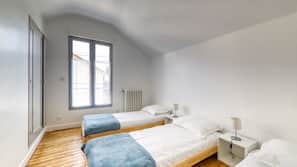 Desk, laptop workspace, iron/ironing board, free WiFi
