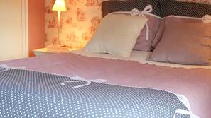 5 bedrooms, iron/ironing board, free WiFi