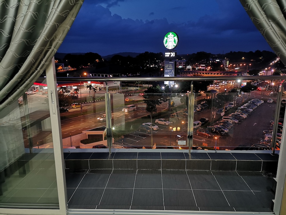 D Putra Suites Homestay Near Senai Airport Jpo Mall Aeon Ioi Mall Kulai Mys Best Price Guarantee Lastminute Com Au