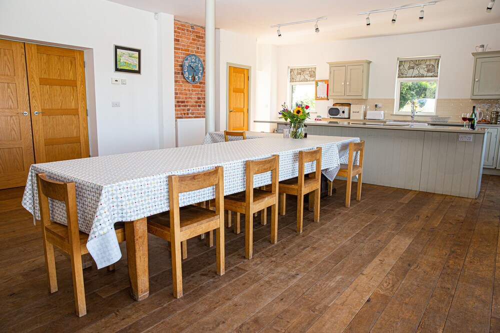 White Horses (main house) Stunning waterside property in Bantham