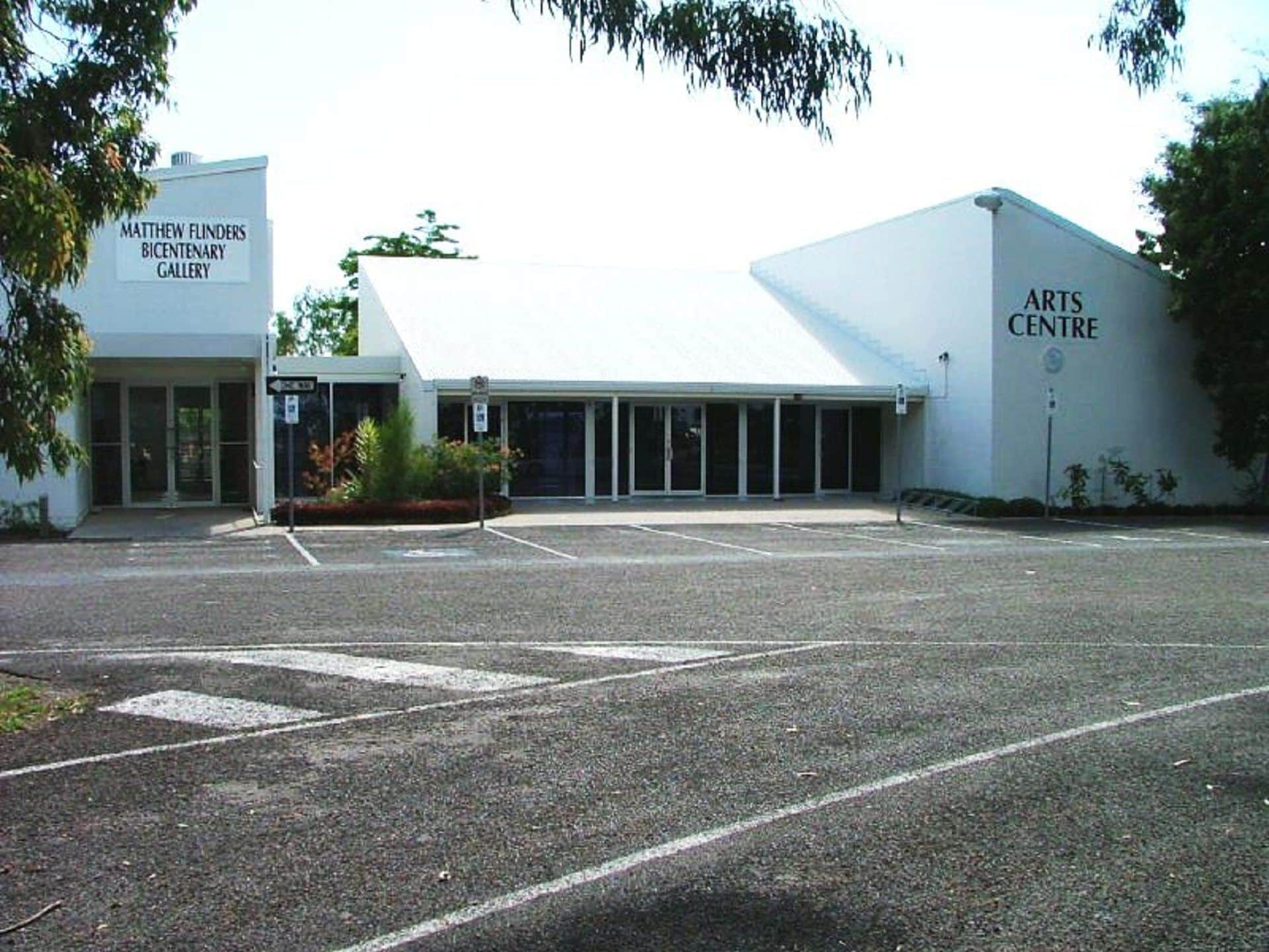 Spectacular Family Home on Canal - Endeavour Dr, Banksia Beach