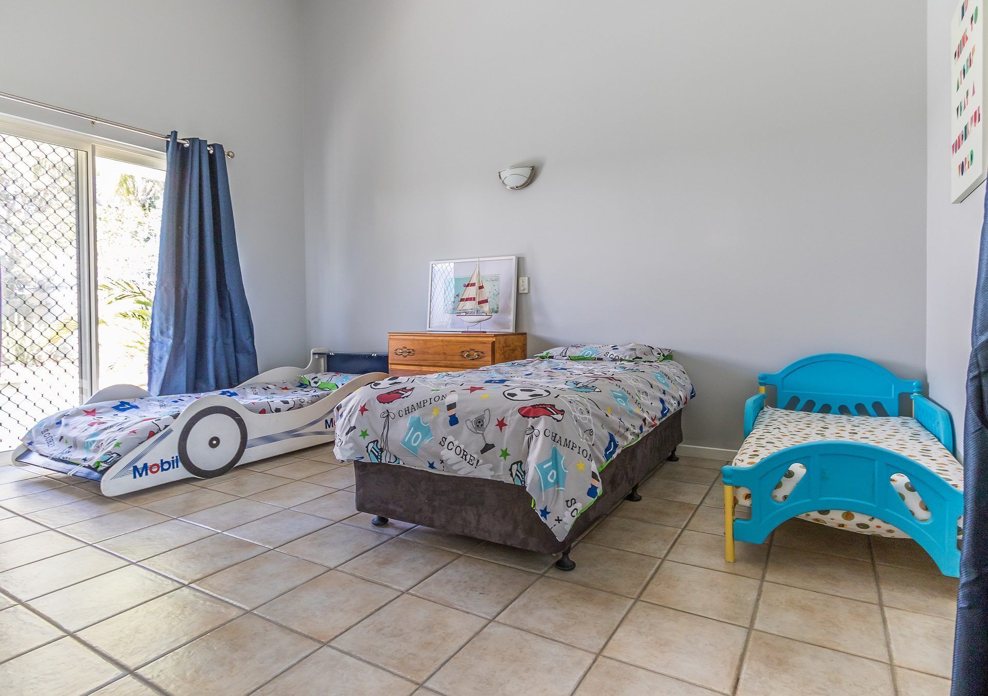 Spectacular Family Home on Canal - Endeavour Dr, Banksia Beach