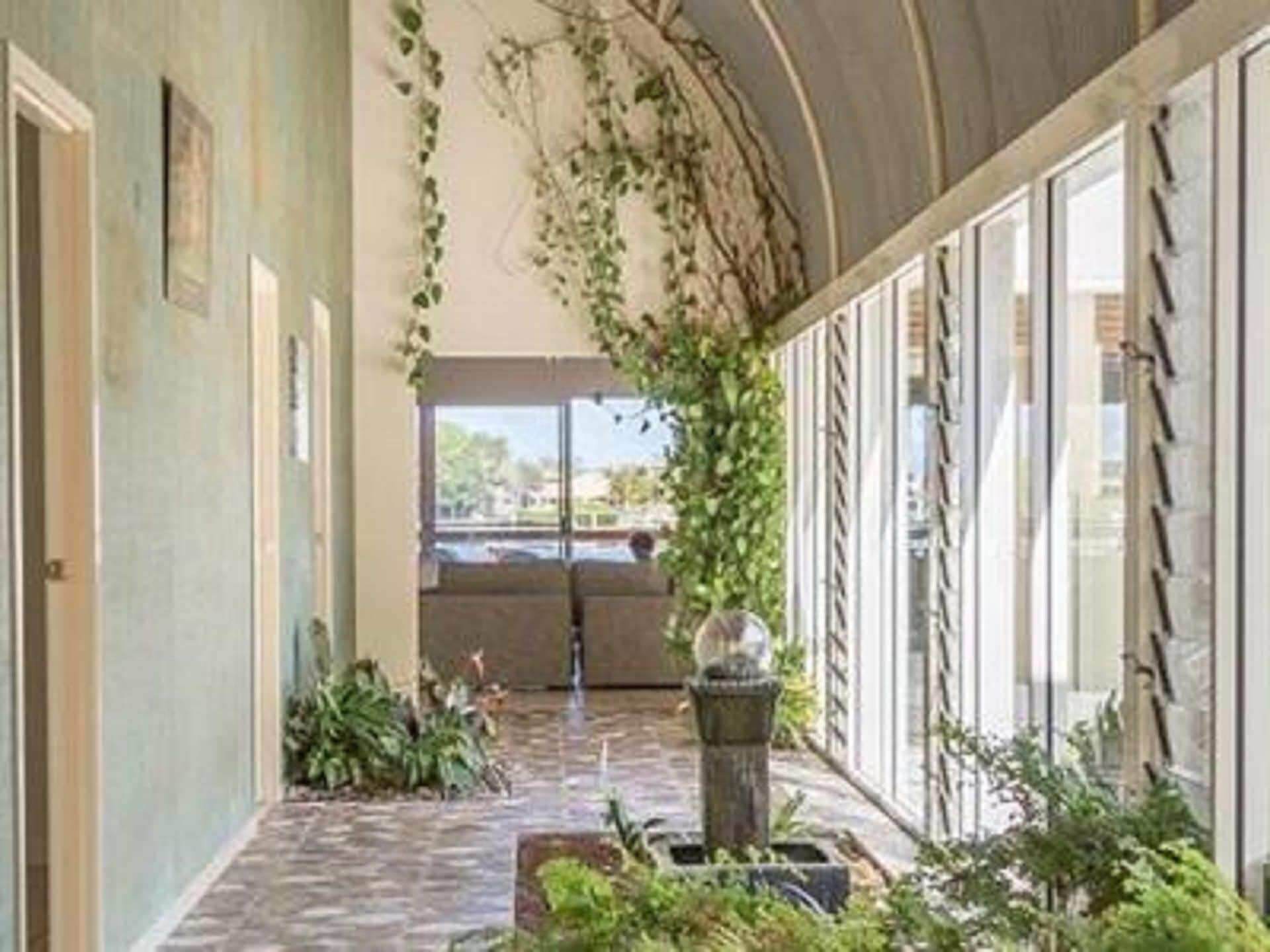 Spectacular Family Home on Canal - Endeavour Dr, Banksia Beach