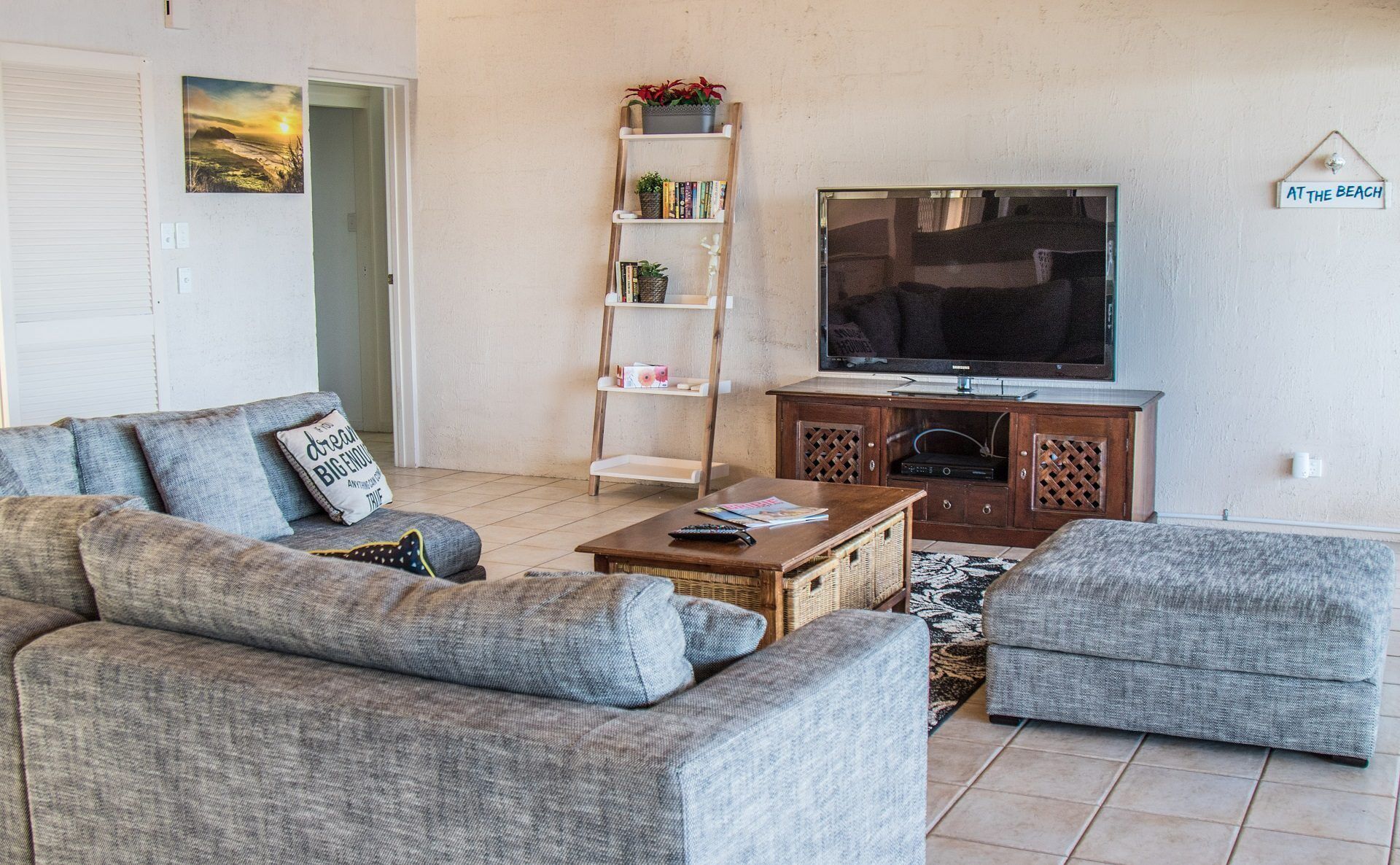 Spectacular Family Home on Canal - Endeavour Dr, Banksia Beach