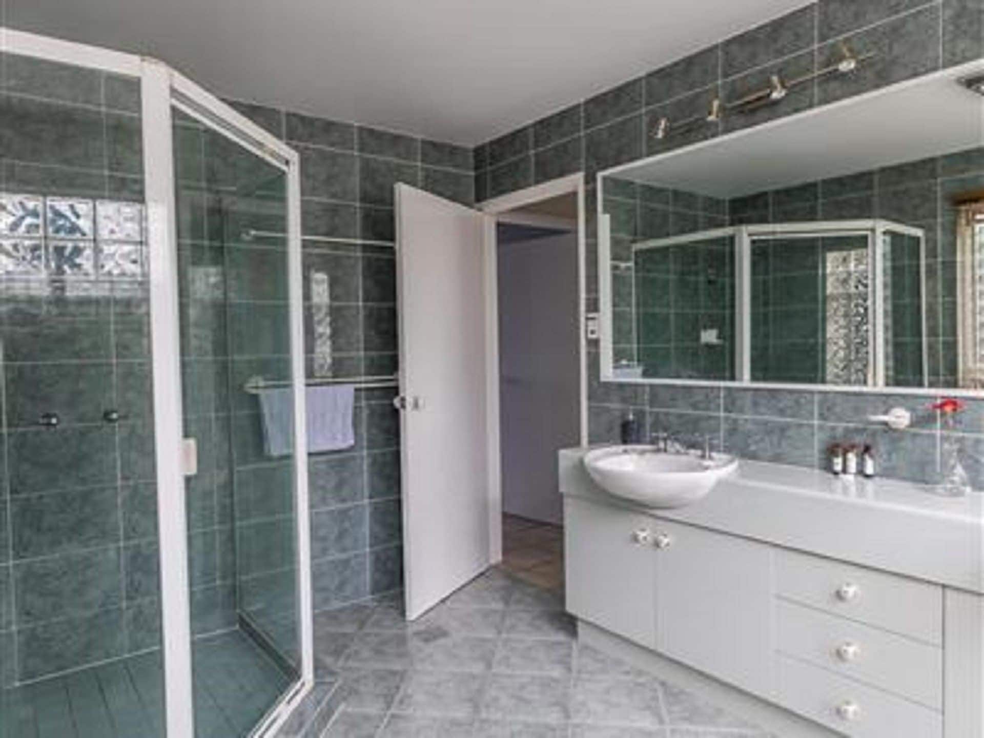 Spectacular Family Home on Canal - Endeavour Dr, Banksia Beach