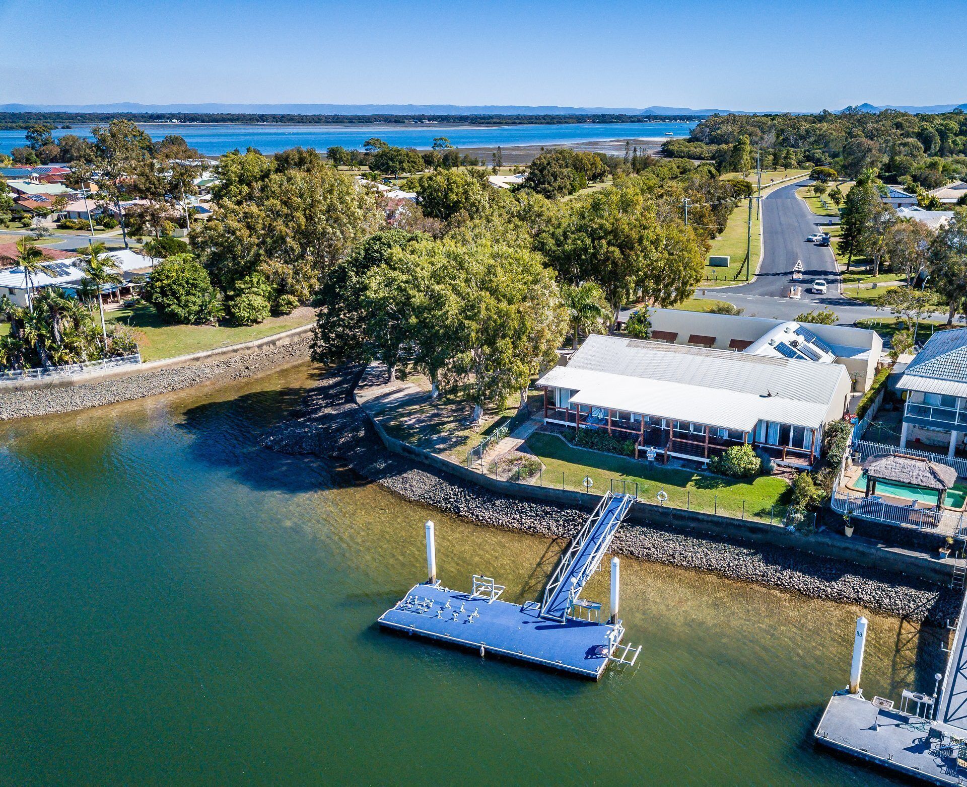 Spectacular Family Home on Canal - Endeavour Dr, Banksia Beach