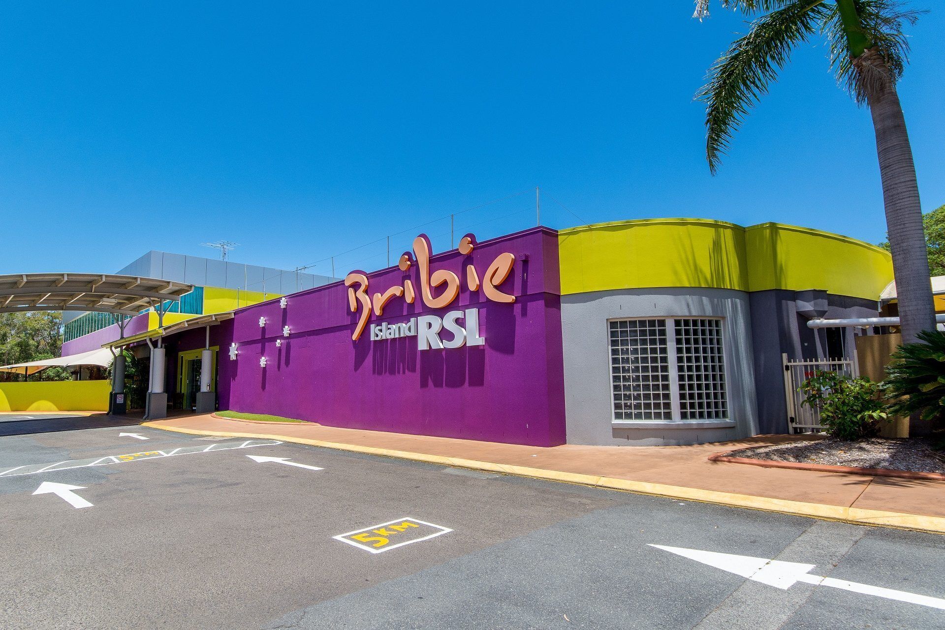 Everything you Need Including a Pool! Karoonda Sands Apartments