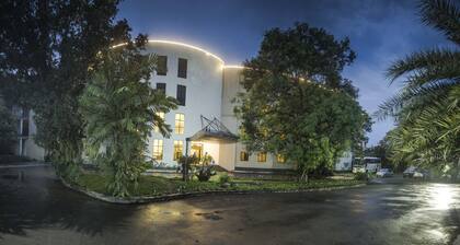 Central Palms Hotel