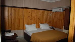 Desk, iron/ironing board, free WiFi, linens