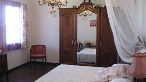 Camas supletorias (de pago), wifi gratis, ropa de cama