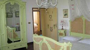 Camas supletorias (de pago), wifi gratis, ropa de cama