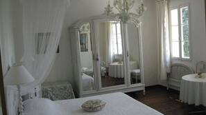 Camas supletorias (de pago), wifi gratis, ropa de cama