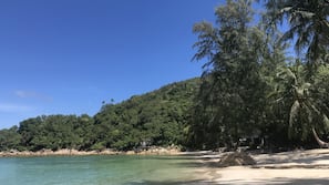 Private beach, white sand, sun-loungers, beach towels