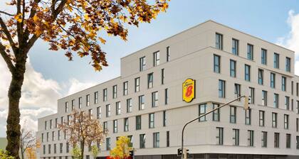 Super 8 by Wyndham Augsburg