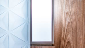 Hochwertige Bettwaren, Minibar, Zimmersafe, Schreibtisch