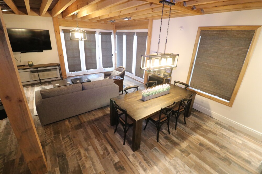 Beautiful Loft Apartment In Quaint Yearling Barn For An Authentic