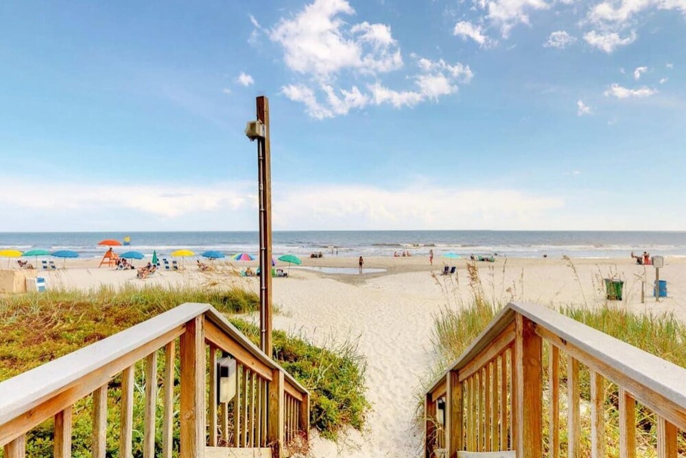 ★OCEANFRONT & SAND BELOW★Pools★Hot Tubs★Lazy River★S145