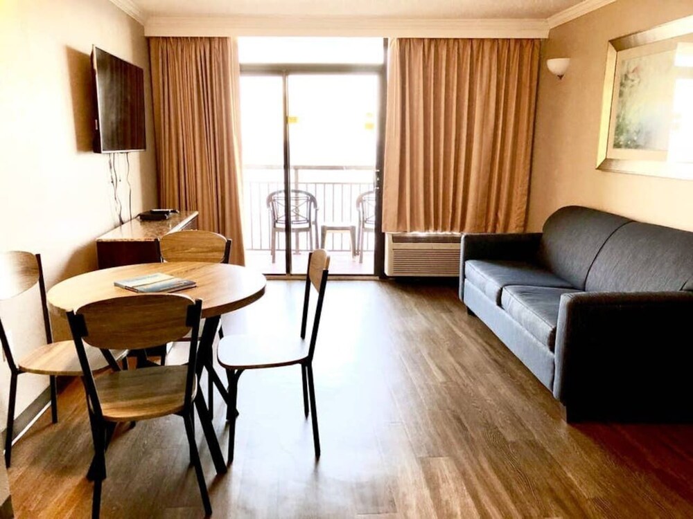 ★OCEANFRONT & SAND BELOW★Pools★Hot Tubs★Lazy River★S145