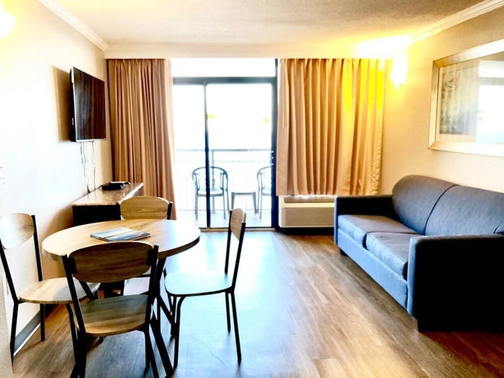 ★OCEANFRONT & SAND BELOW★Pools★Hot Tubs★Lazy River★S145