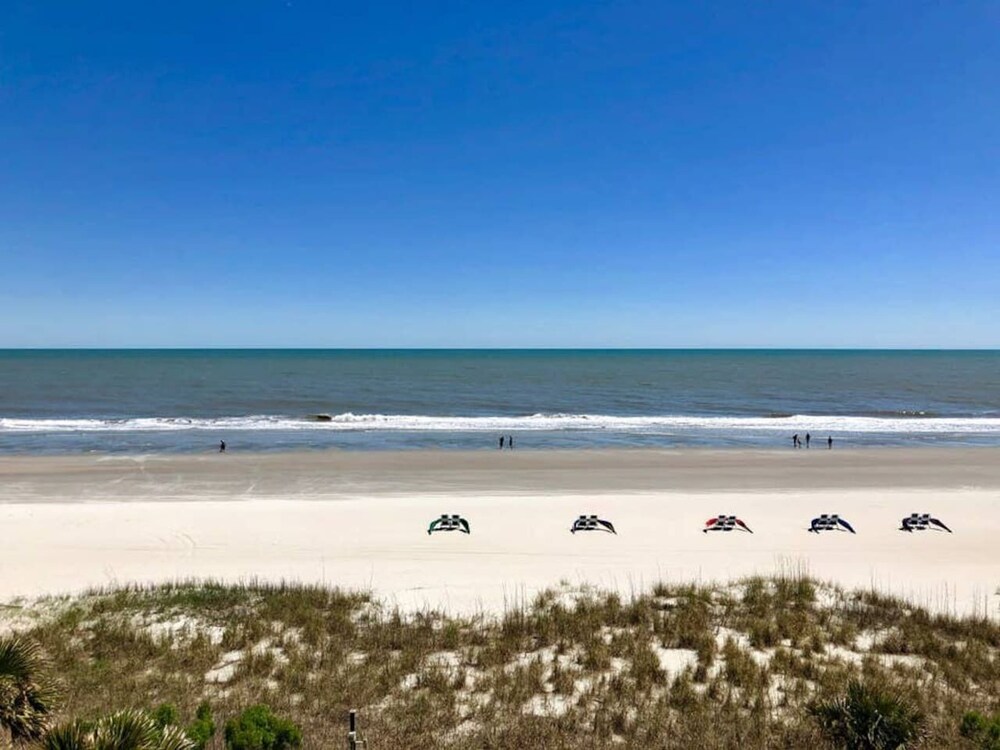 ★OCEANFRONT & SAND BELOW★Pools★Hot Tubs★Lazy River★S145