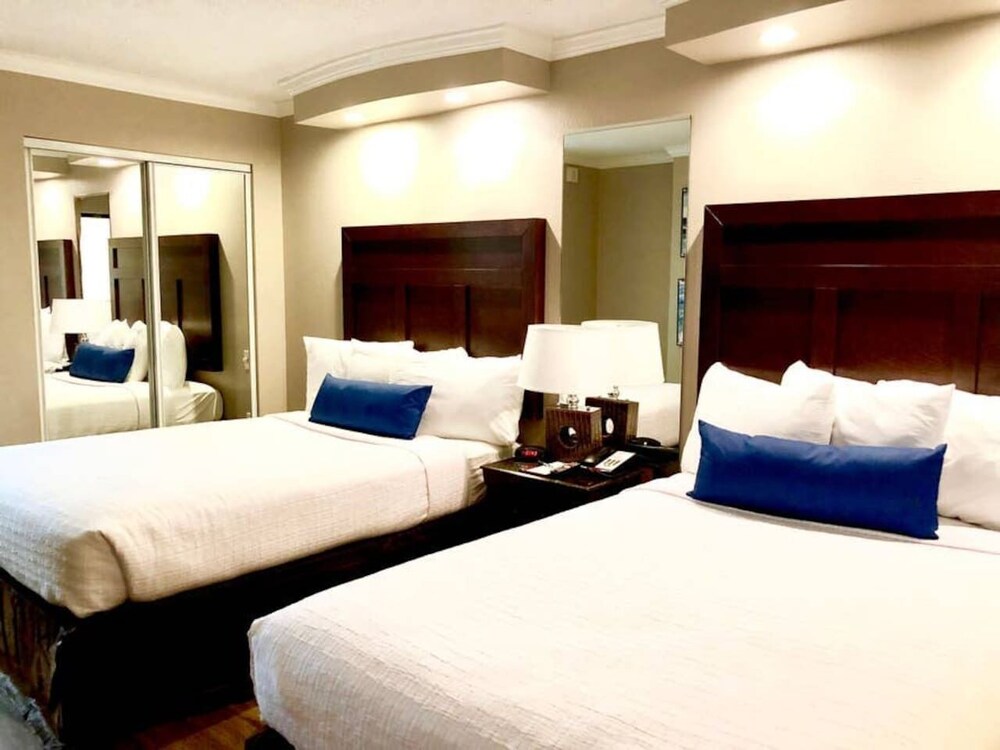 ★OCEANFRONT & SAND BELOW★Pools★Hot Tubs★Lazy River★S145