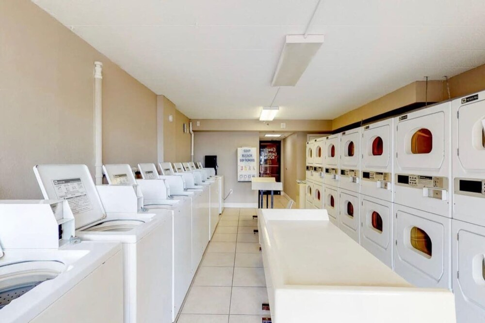 ★OCEANFRONT & SAND BELOW★Pools★Hot Tubs★Lazy River★S145