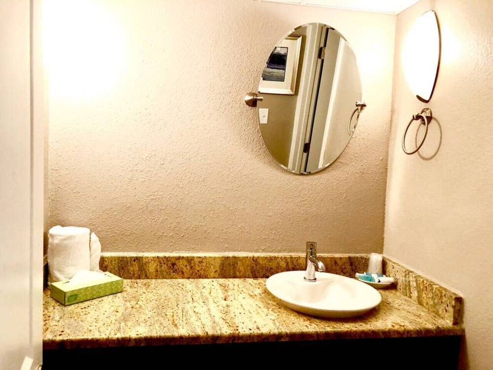 ★OCEANFRONT & SAND BELOW★Pools★Hot Tubs★Lazy River★S145