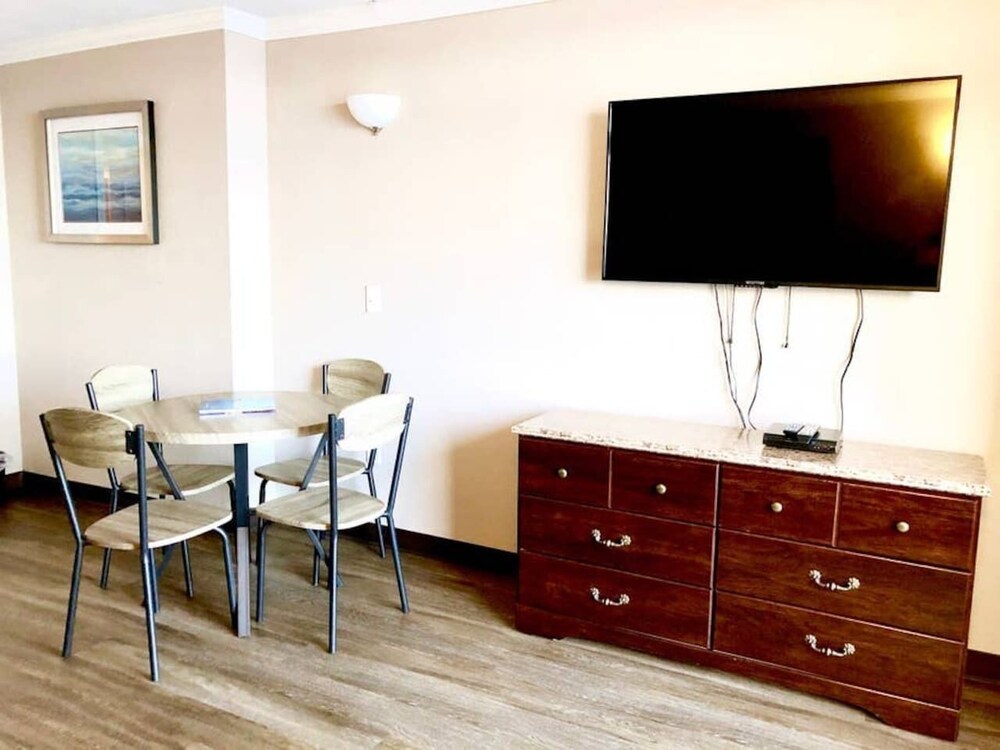 ★OCEANFRONT & SAND BELOW★Pools★Hot Tubs★Lazy River★S145