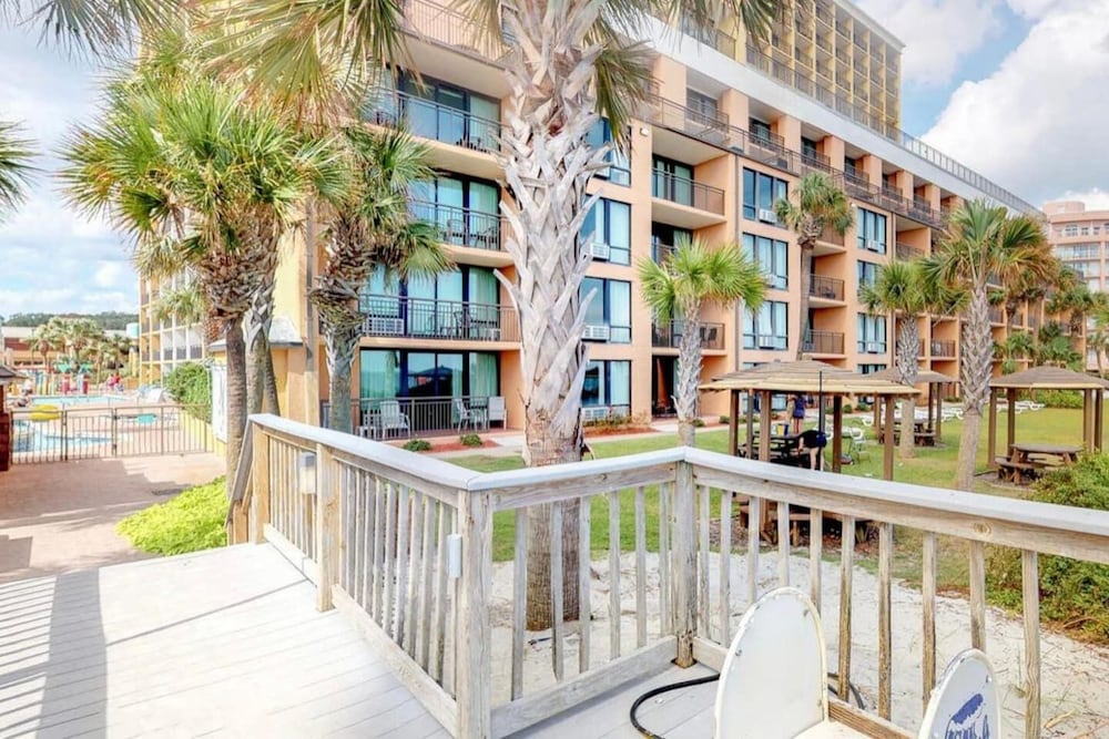 ★OCEANFRONT & SAND BELOW★Pools★Hot Tubs★Lazy River★S145